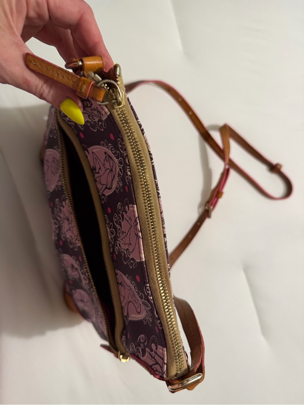 Disney Dooney & Bourke Princess Half Marathon 2015 Crossbody Bag - Picture 3 of 8